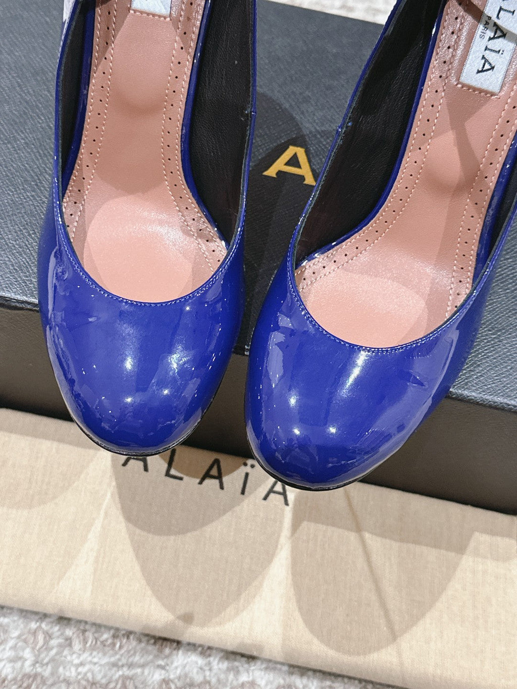 ALAIA ROUND-TOE HIGH HEELS 10 CM IN NAVY BLUE CALFSKIN