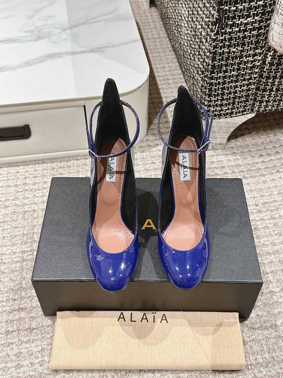 ALAIA ROUND-TOE HIGH HEELS 10 CM IN NAVY BLUE CALFSKIN