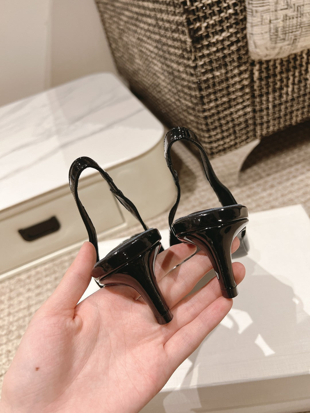 HIGH SLINGBACKS 5 CM IN BLACK PATENT CALFSKIN