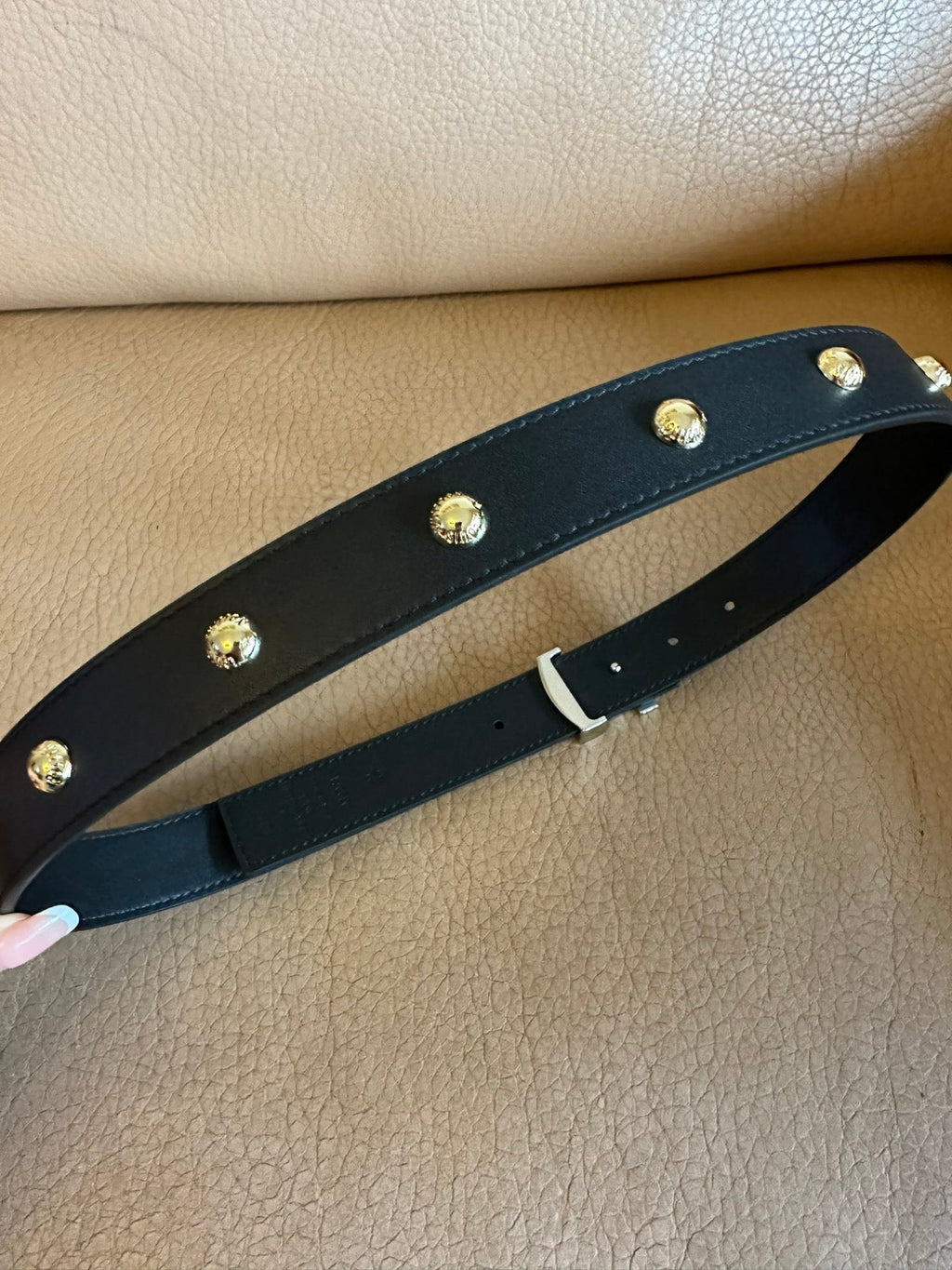 LV INITIALES STUDS 30 MM REVERSIBLE BELT IN BLACK CALFSKIN GOLD HARDWARE
