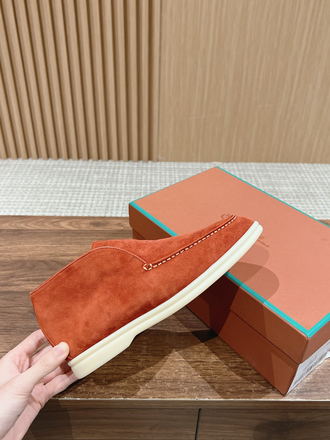 LP OPEN WALK LOAFERS FIRE SUEDE