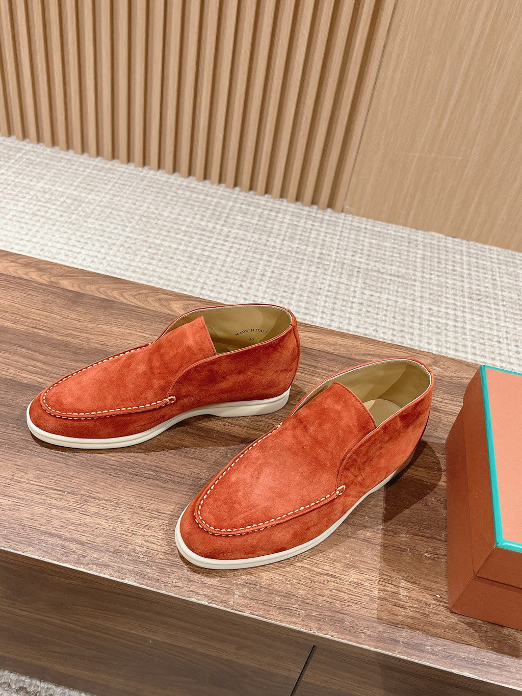 LP OPEN WALK LOAFERS FIRE SUEDE