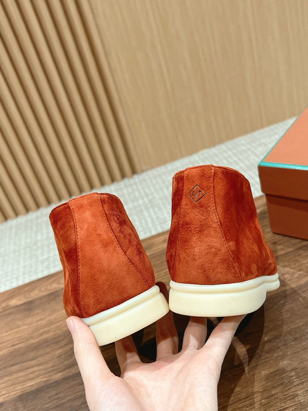 LP OPEN WALK LOAFERS FIRE SUEDE