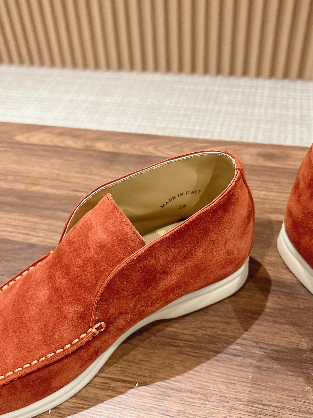 LP OPEN WALK LOAFERS FIRE SUEDE