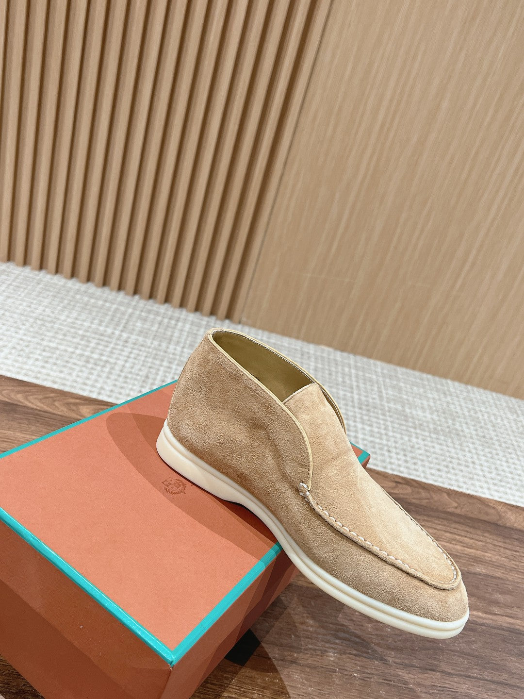 LP OPEN WALK LOAFERS CREAM SUEDE