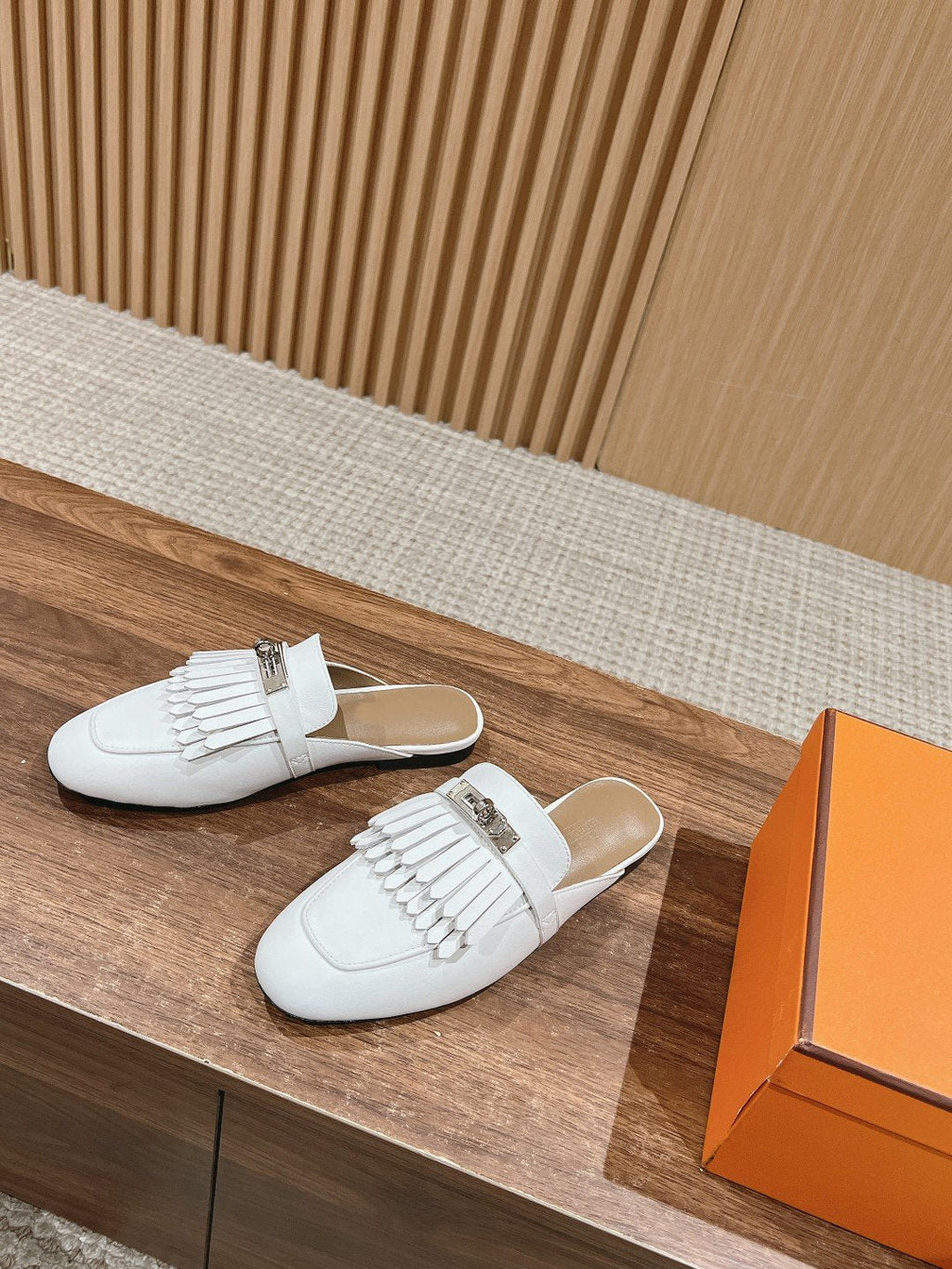 0Z Mule Fringed White