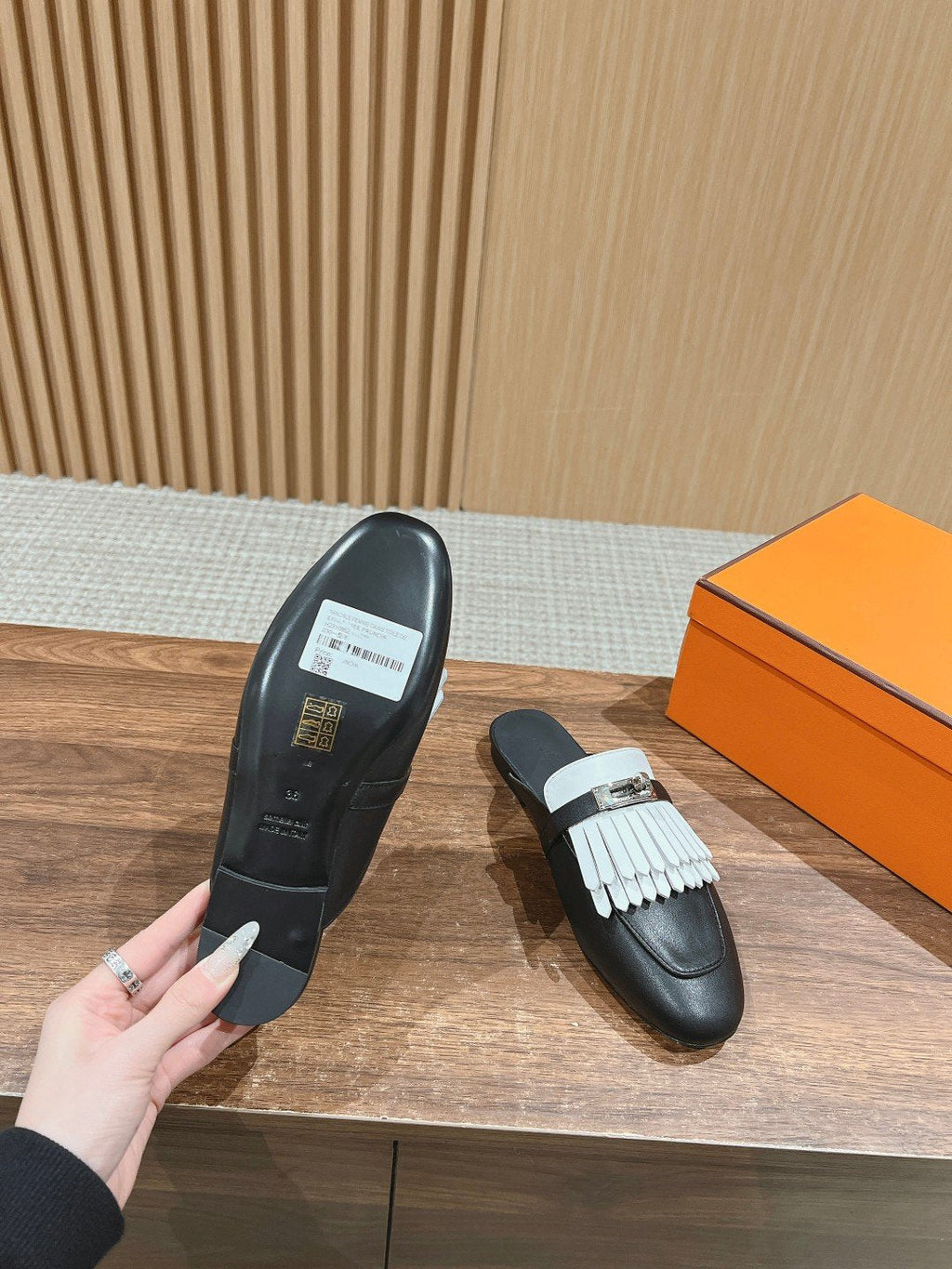 0Z Mule Fringed Black/White