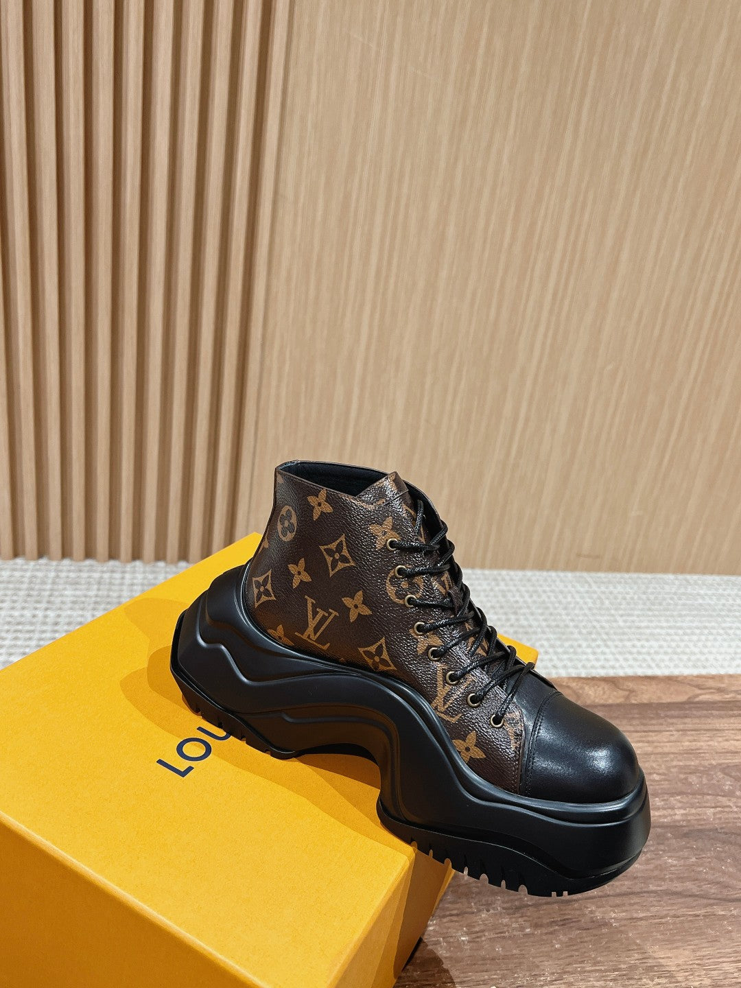 LV WOMEN CHELSEA BOOT IN BLACK MIX CHOCOLATE BROWN MONOGRAM CALFSKIN