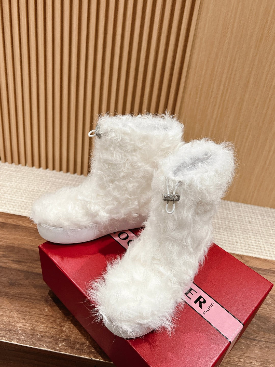 VIV' RANGERS SHEARLING ANKLE BOOT IN WHITE SHEEPSKIN