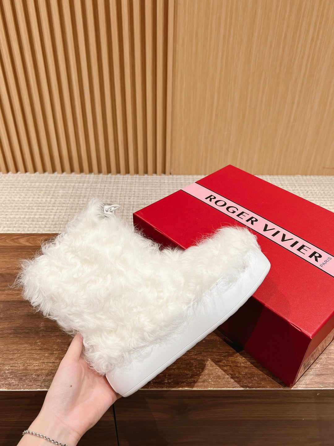 VIV' RANGERS SHEARLING ANKLE BOOT IN WHITE SHEEPSKIN