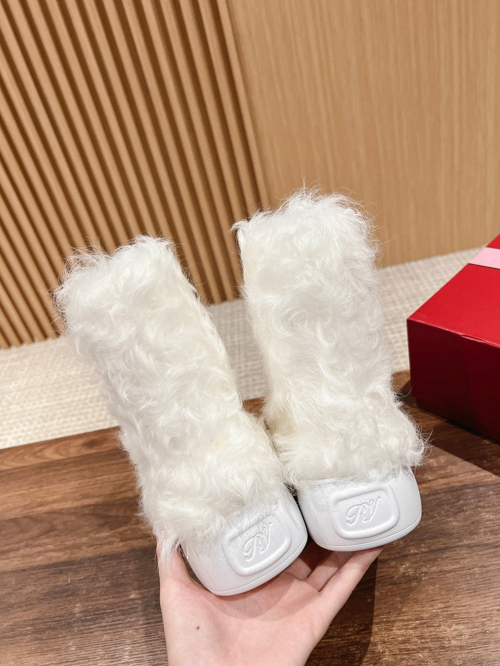 VIV' RANGERS SHEARLING ANKLE BOOT IN WHITE SHEEPSKIN