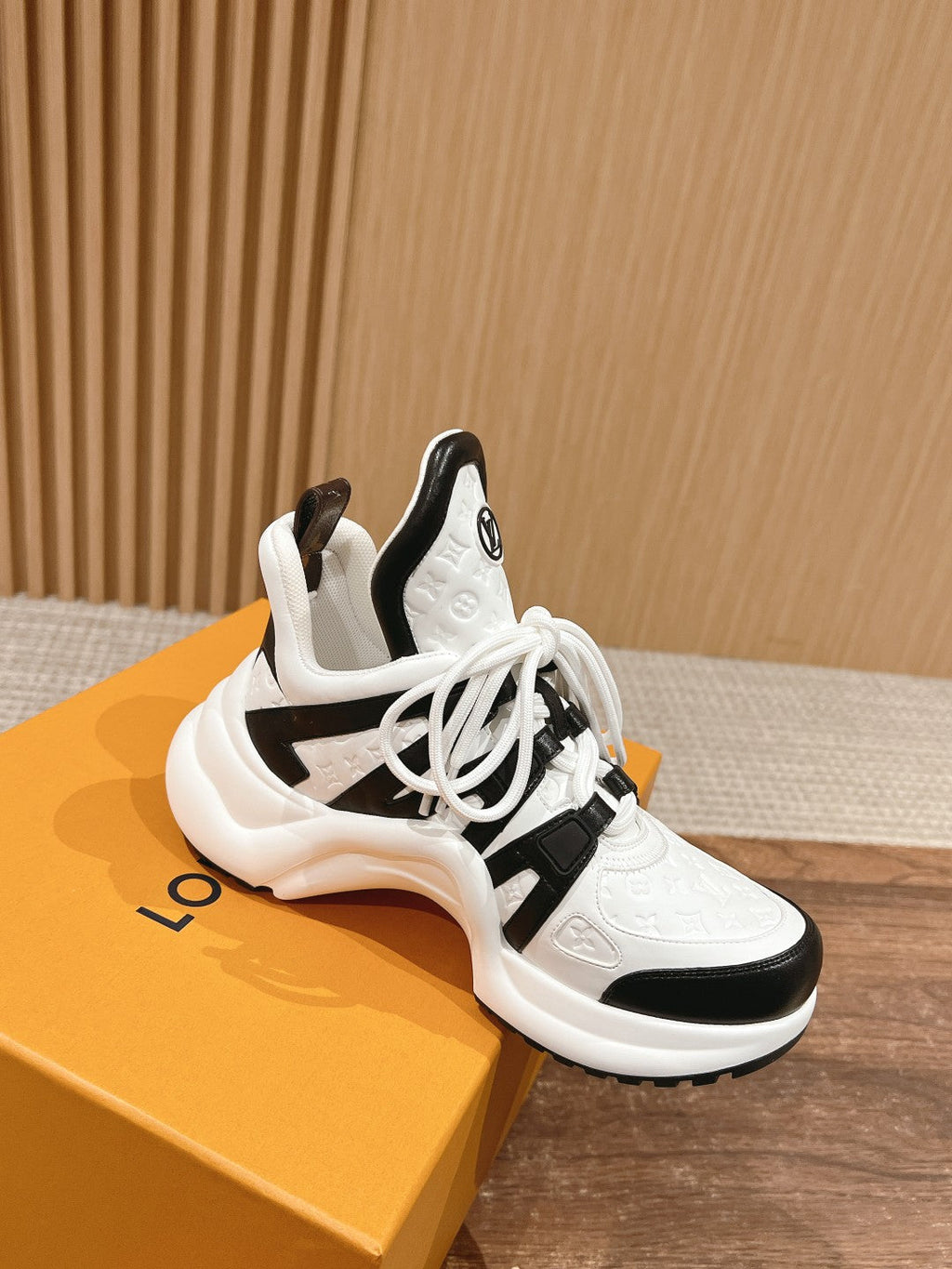 LV ARCHLIGHT SNEAKER IN WHITE MIX BLACK EMBOSSED CALFSKIN