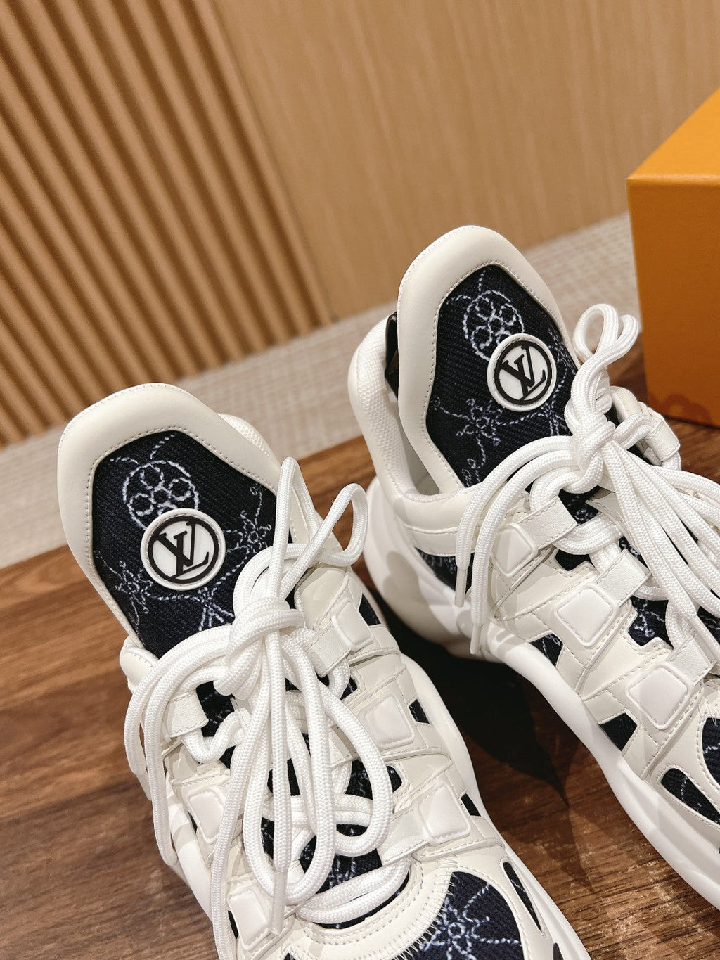 LV ARCHLIGHT SNEAKER IN WHITE MIX BLACK CALFSKIN AND MONOGRAM DENIM 101073