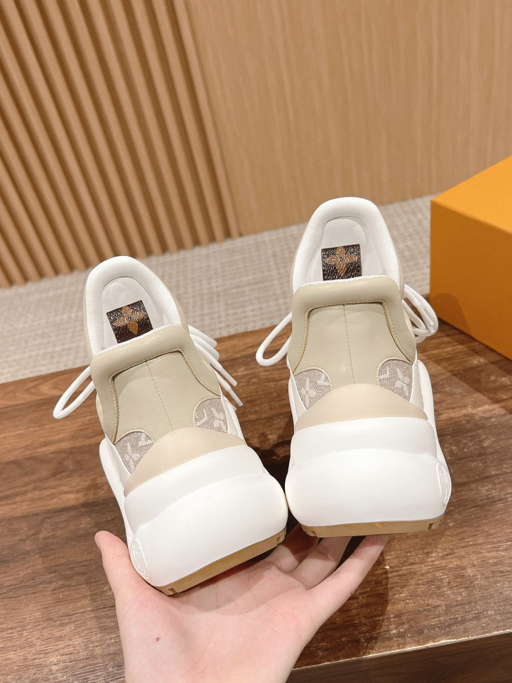 LV ARCHLIGHT SNEAKER IN WHITE CALFSKIN AND CAMEL BEIGE MONOGRAM DENIM