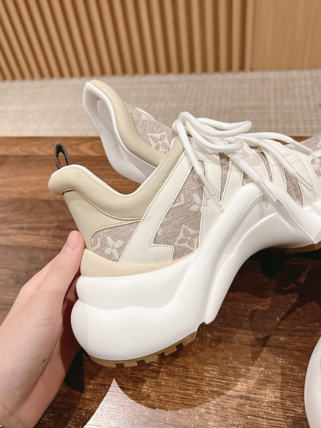 LV ARCHLIGHT SNEAKER IN WHITE CALFSKIN AND CAMEL BEIGE MONOGRAM DENIM