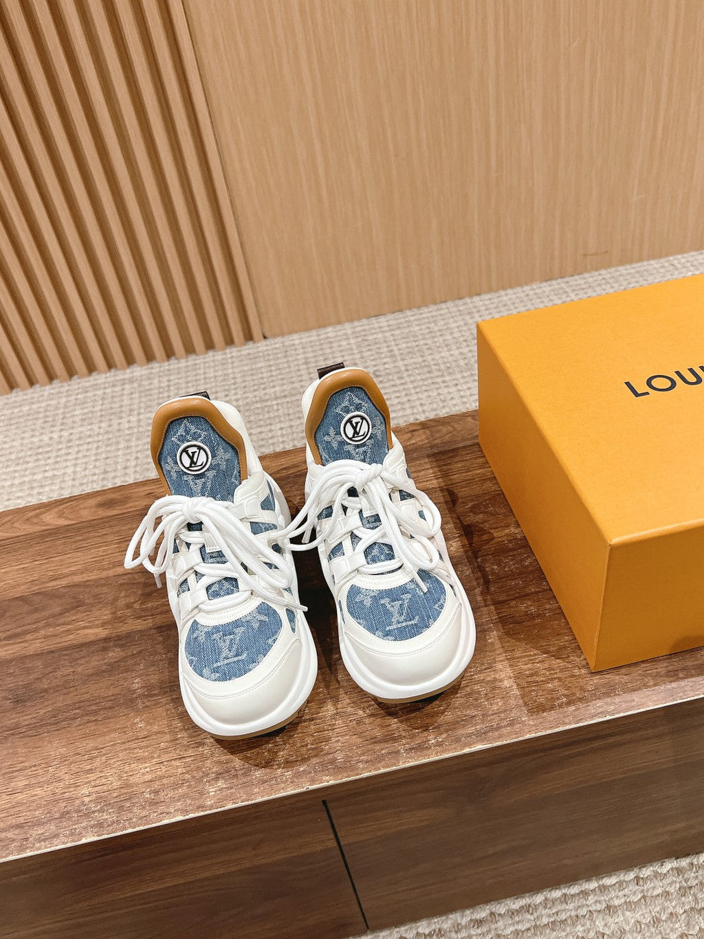 LV ARCHLIGHT SNEAKER IN WHITE CALFSKIN AND LIGHT BLUE MONOGRAM DENIM