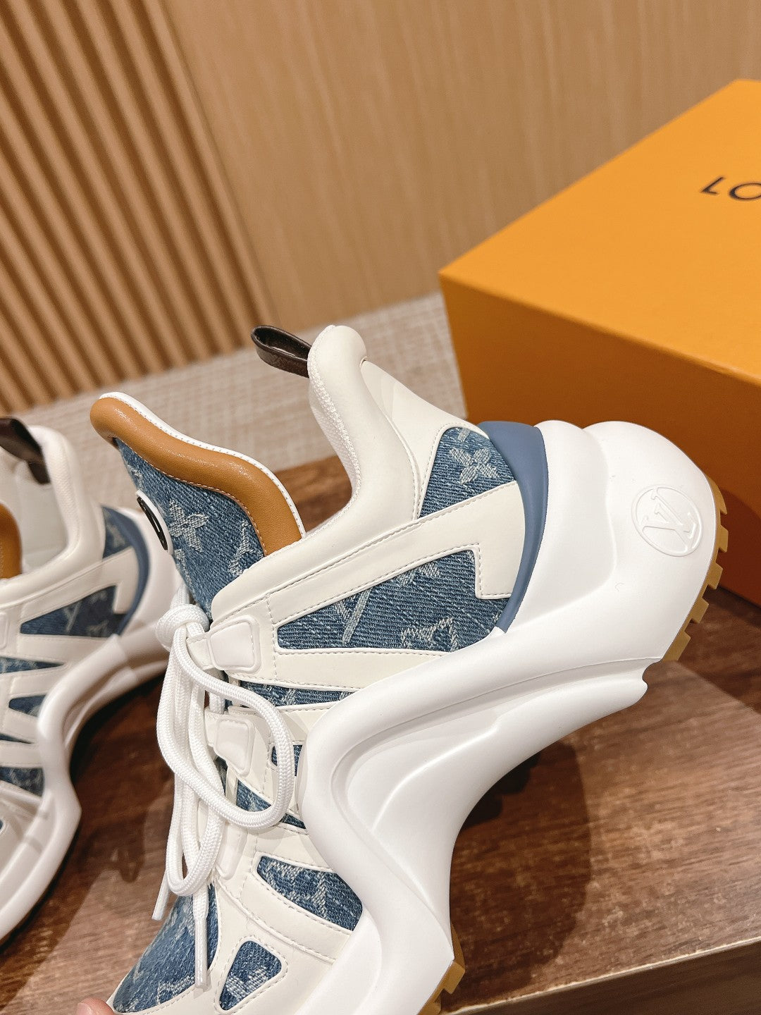 LV ARCHLIGHT SNEAKER IN WHITE CALFSKIN AND LIGHT BLUE MONOGRAM DENIM