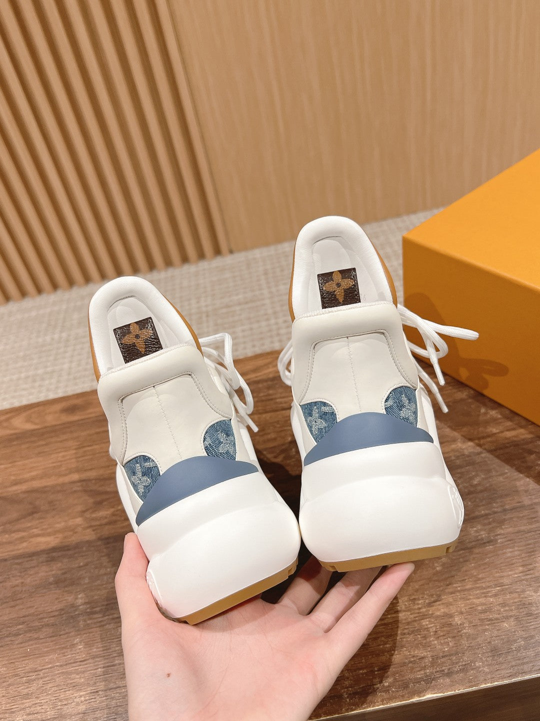 LV ARCHLIGHT SNEAKER IN WHITE CALFSKIN AND LIGHT BLUE MONOGRAM DENIM