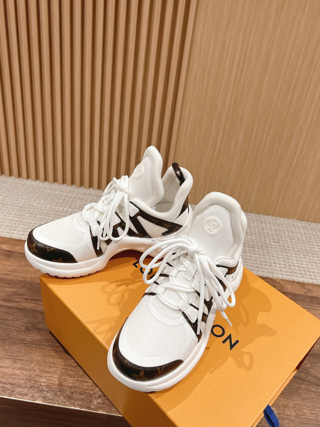 LV ARCHLIGHT SNEAKER IN WHITE CANVAS AND CHOCOLATE BROWN MONOGRAM CALFSKIN