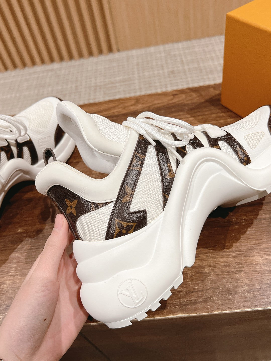 LV ARCHLIGHT SNEAKER IN WHITE CANVAS AND CHOCOLATE BROWN MONOGRAM CALFSKIN