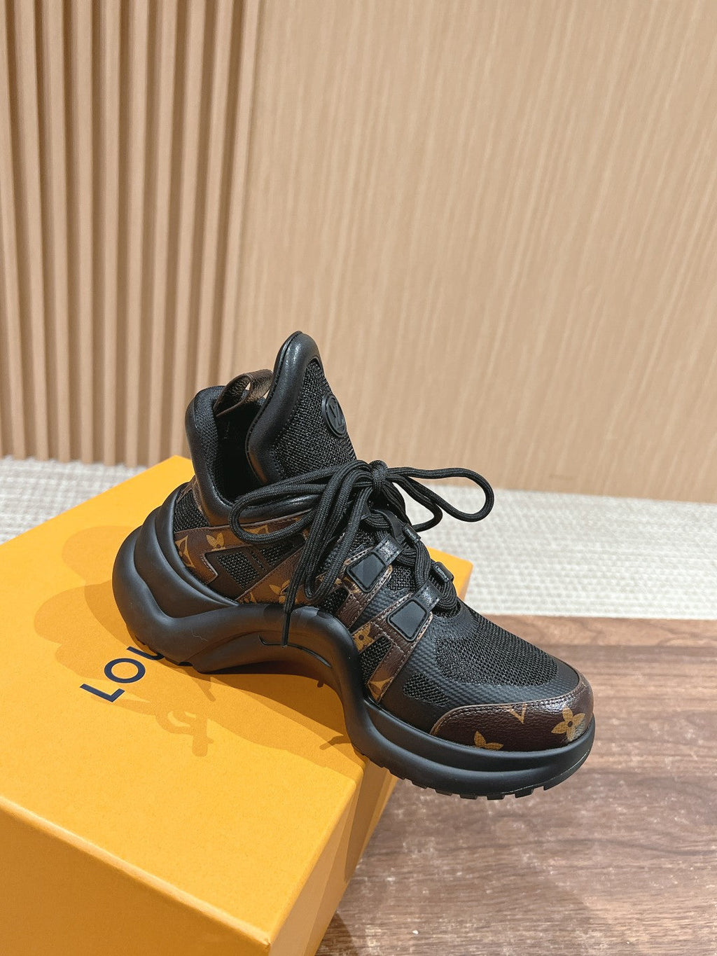 LV ARCHLIGHT SNEAKER IN BLACK CANVAS AND CHOCOLATE BROWN MONOGRAM CALFSKIN