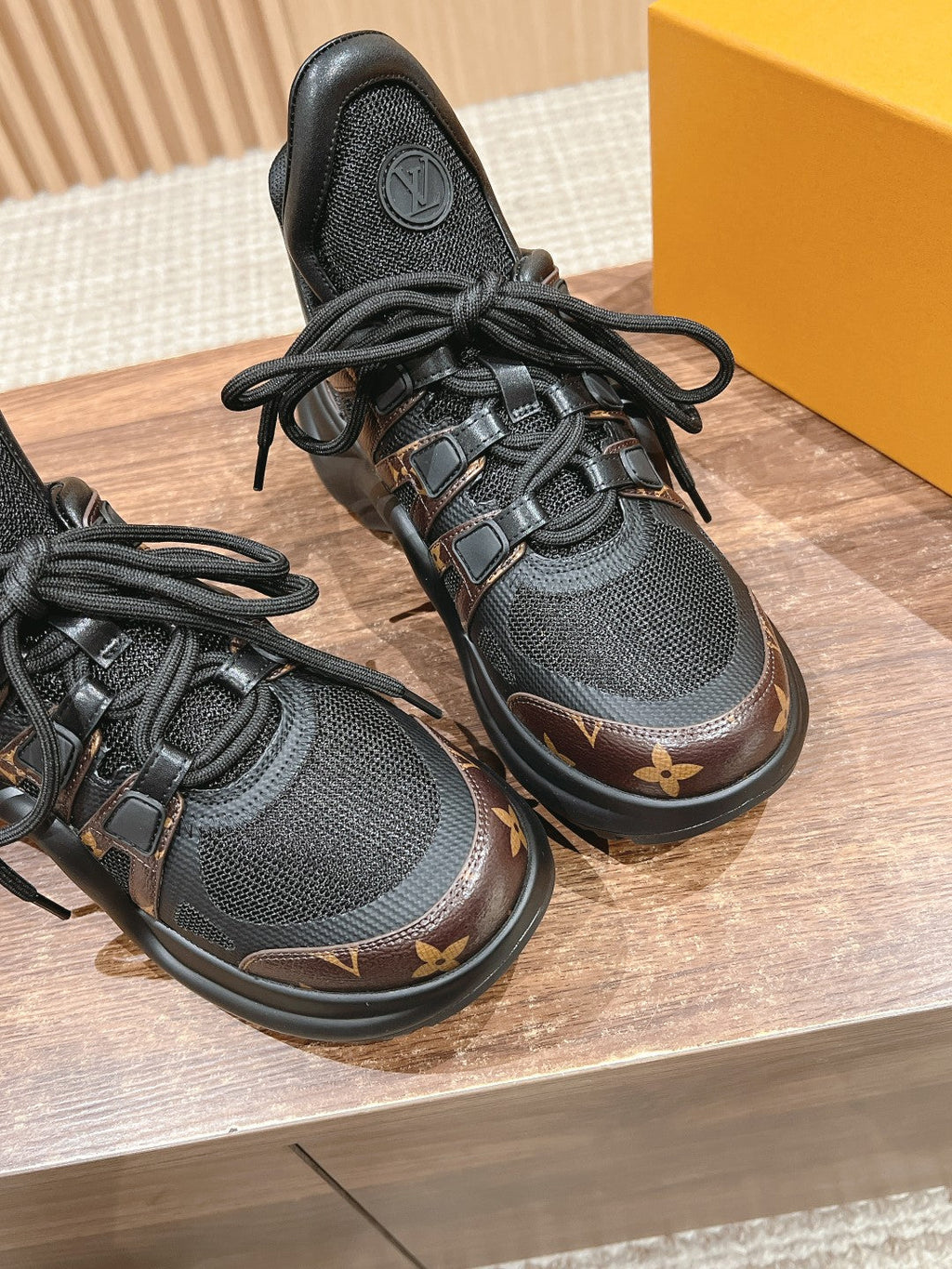 LV ARCHLIGHT SNEAKER IN BLACK CANVAS AND CHOCOLATE BROWN MONOGRAM CALFSKIN