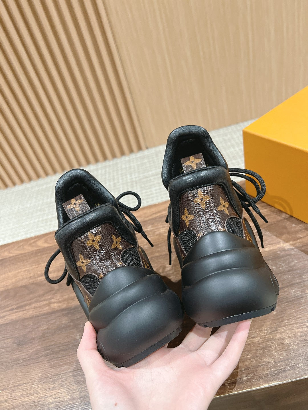 LV ARCHLIGHT SNEAKER IN BLACK CANVAS AND CHOCOLATE BROWN MONOGRAM CALFSKIN