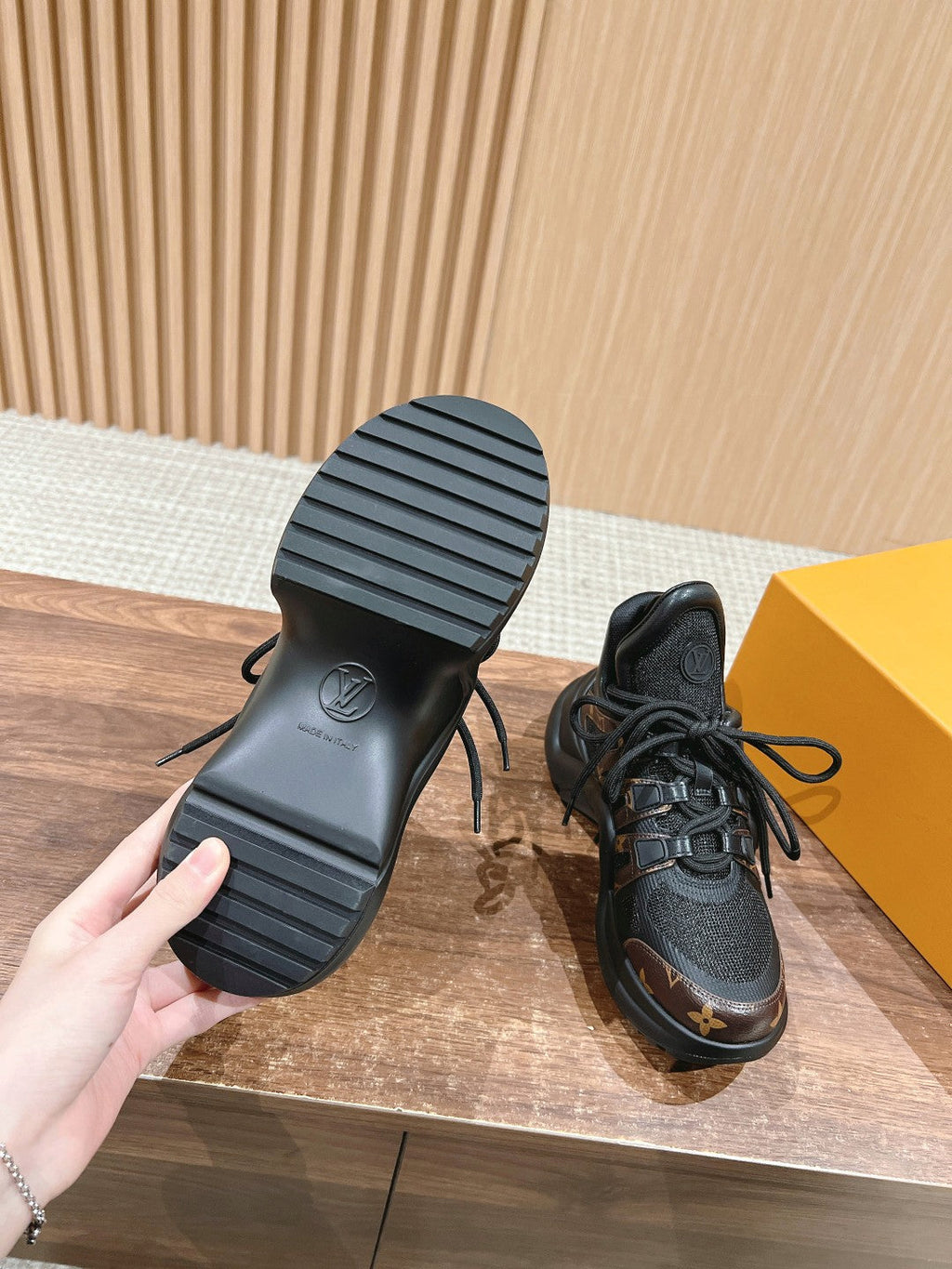 LV ARCHLIGHT SNEAKER IN BLACK CANVAS AND CHOCOLATE BROWN MONOGRAM CALFSKIN