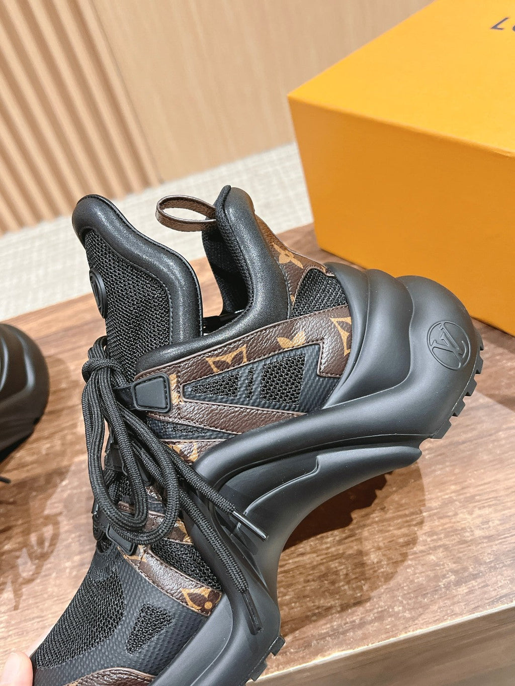 LV ARCHLIGHT SNEAKER IN BLACK CANVAS AND CHOCOLATE BROWN MONOGRAM CALFSKIN