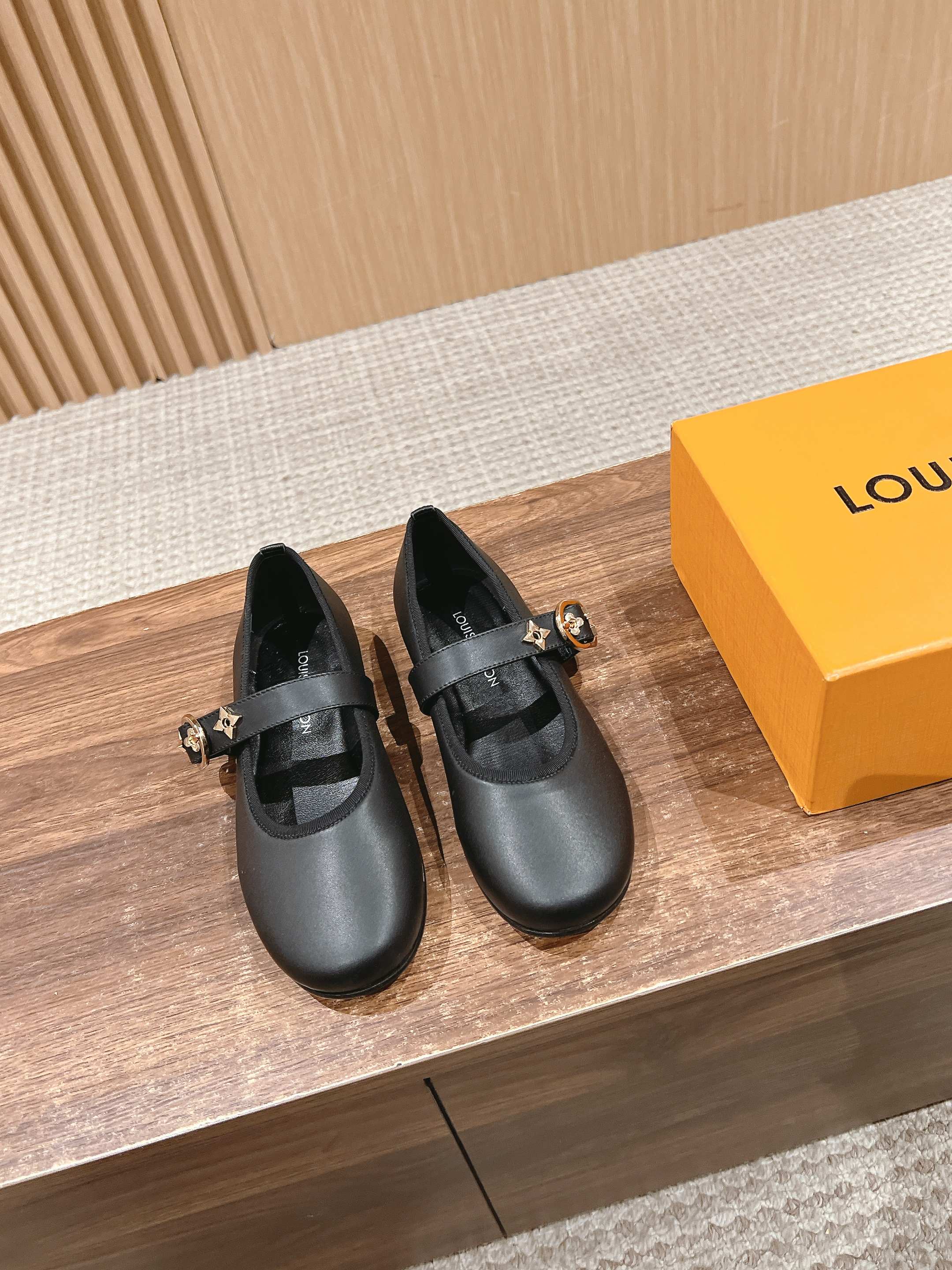 MARY JANE FLAT IN BLACK CALFSKIN 168943