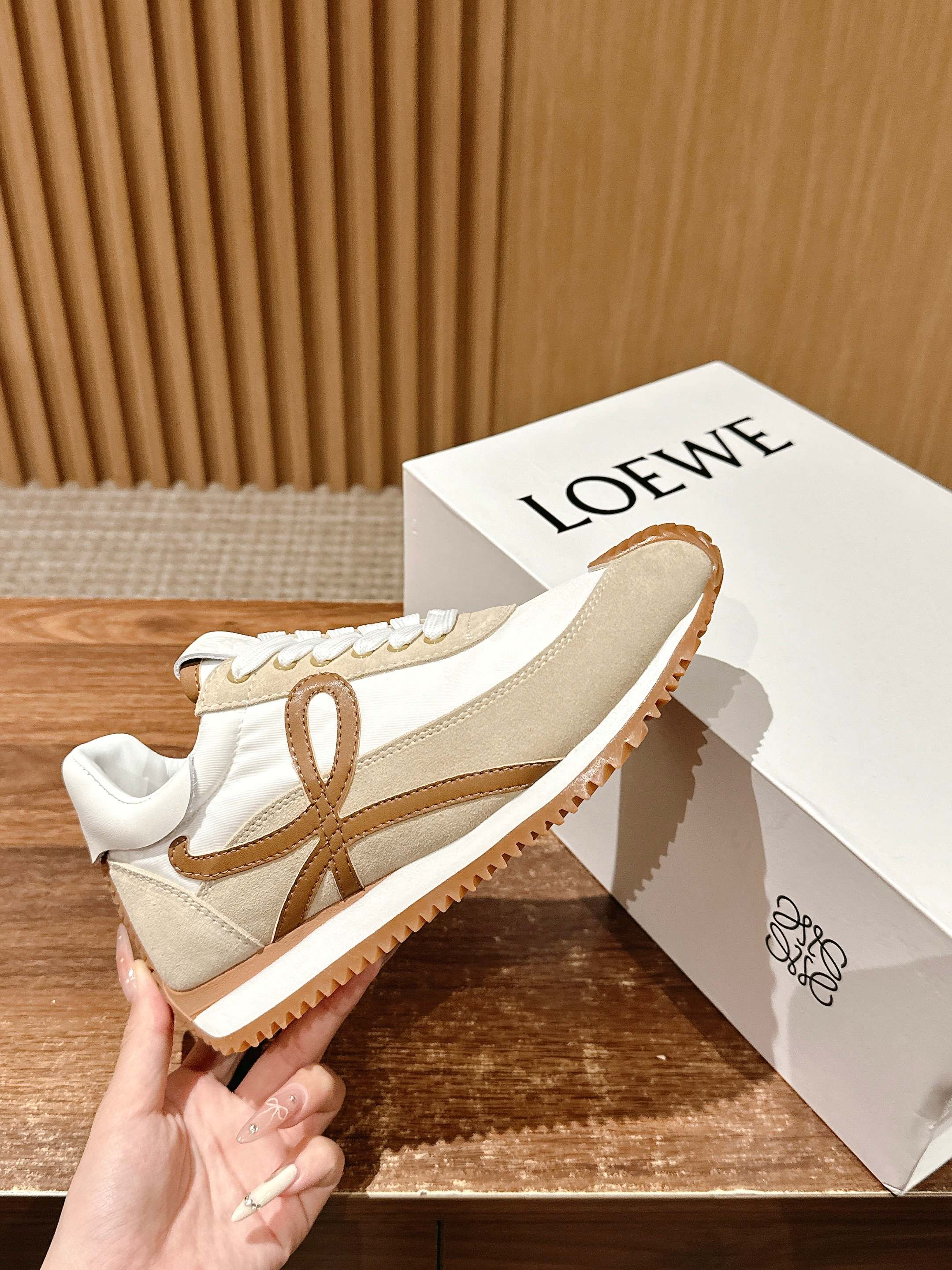 FLOW RUNNER SNEAKER IN BROWN SUEDE AND SHEEPSKIN