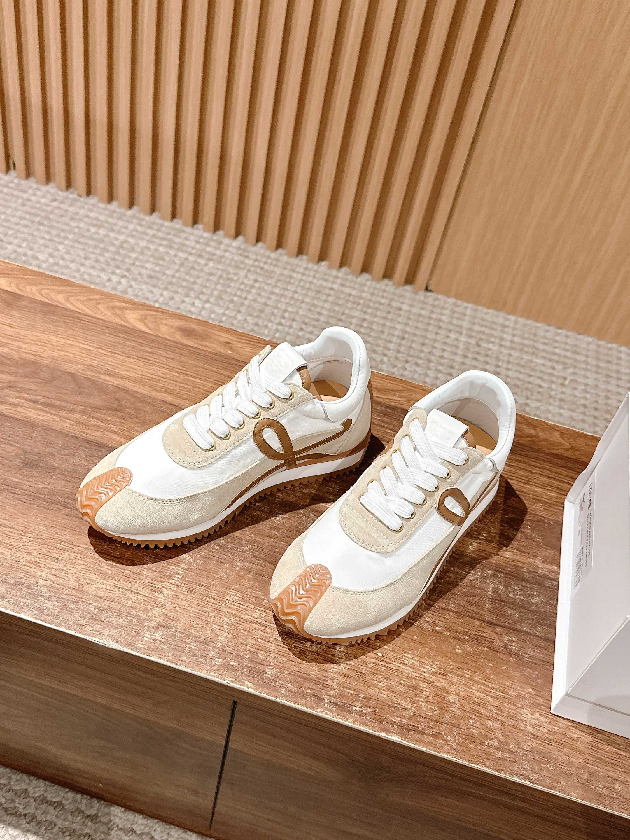 FLOW RUNNER SNEAKER IN BROWN SUEDE AND SHEEPSKIN