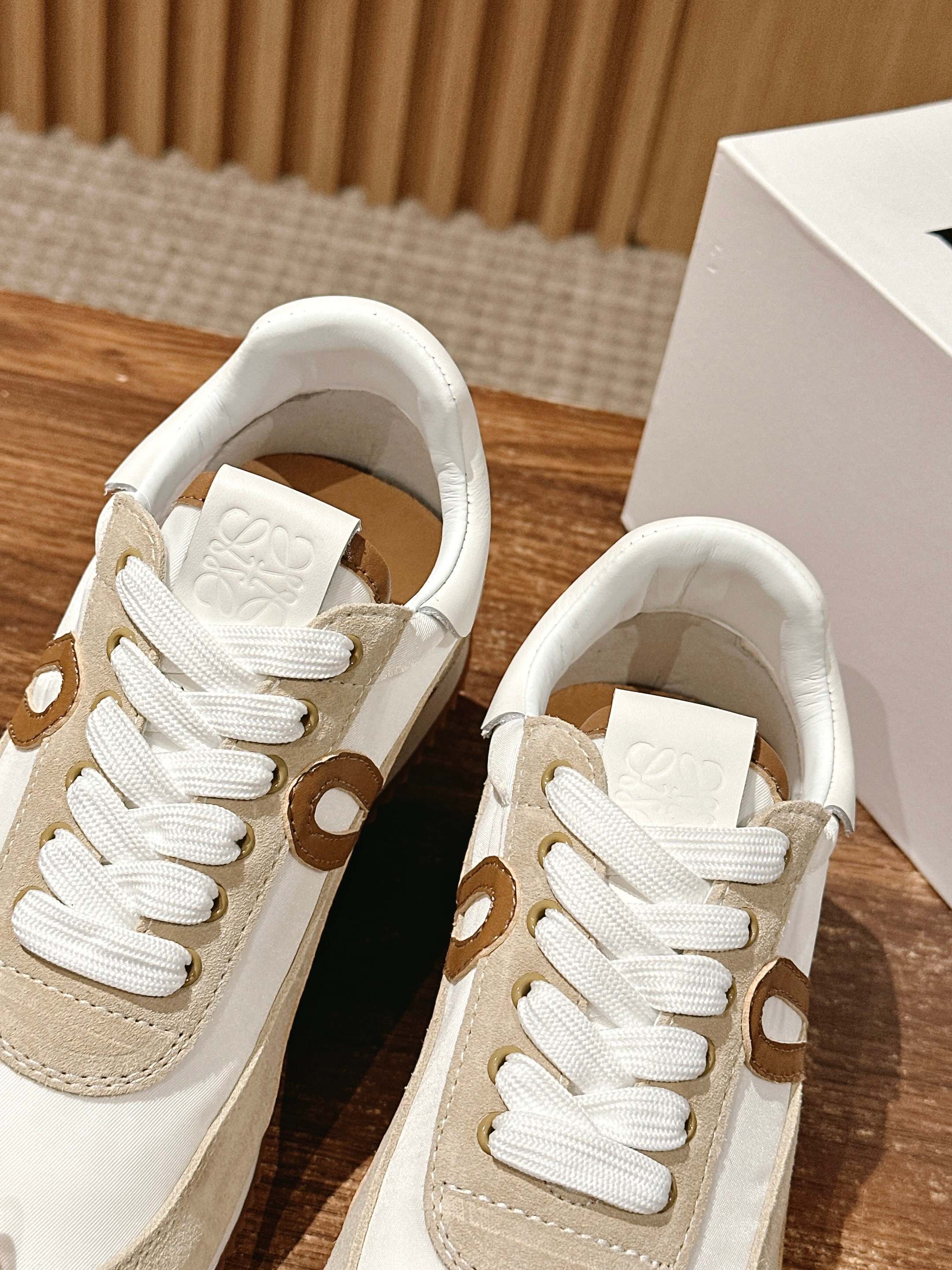 FLOW RUNNER SNEAKER IN BROWN SUEDE AND SHEEPSKIN