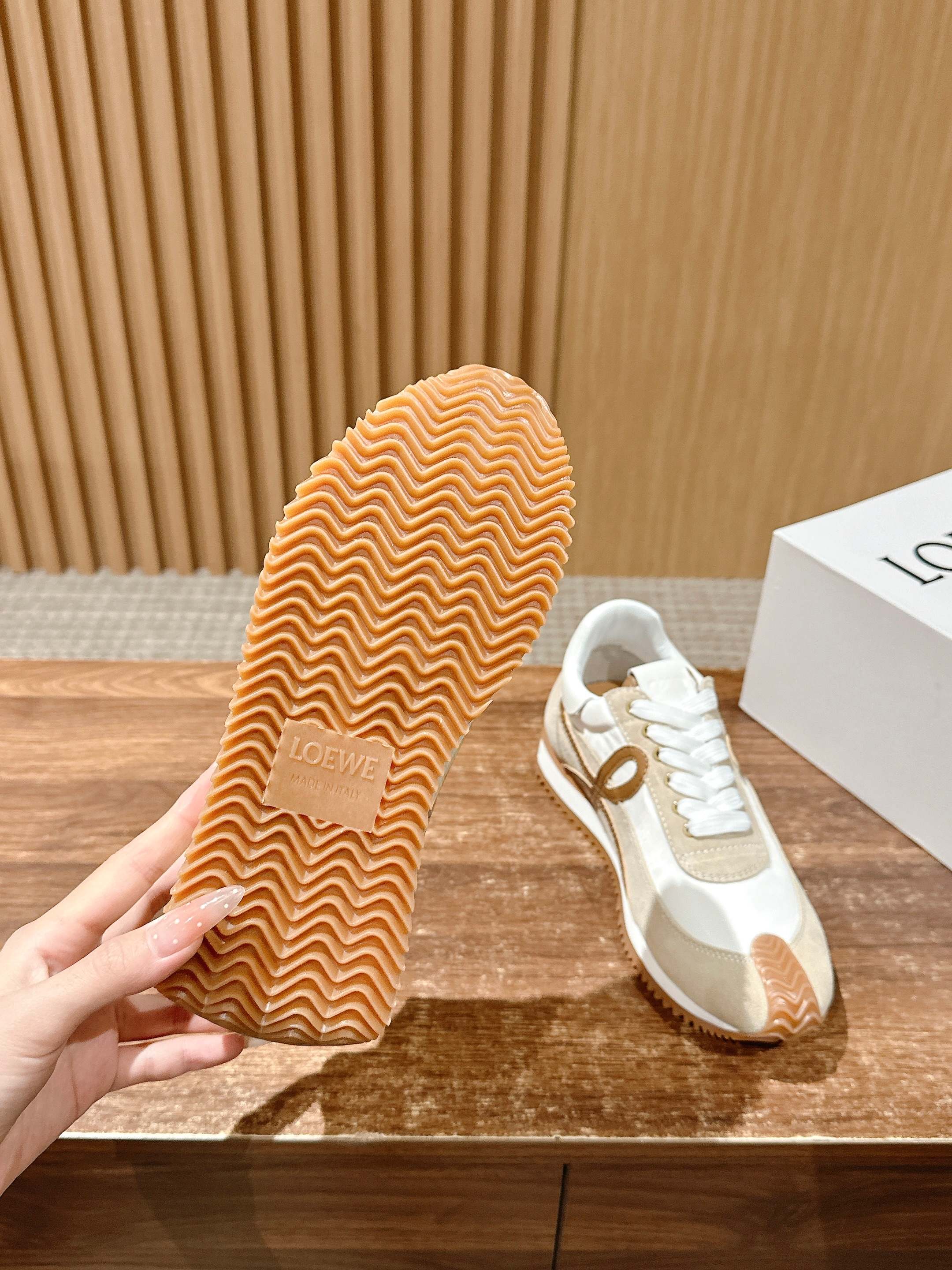 FLOW RUNNER SNEAKER IN BROWN SUEDE AND SHEEPSKIN