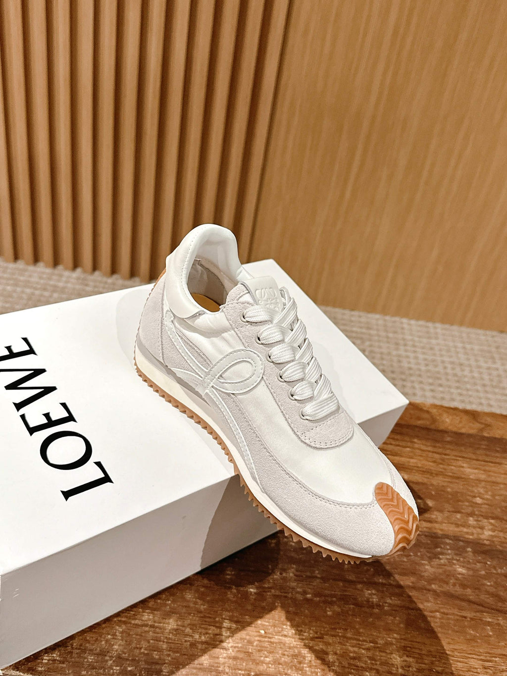 FLOW RUNNER SNEAKER IN LIGHT GRAY SUEDE AND WHITE SHEEPSKIN