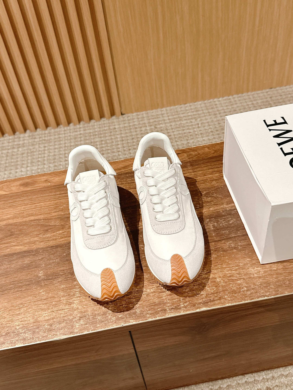 FLOW RUNNER SNEAKER IN LIGHT GRAY SUEDE AND WHITE SHEEPSKIN