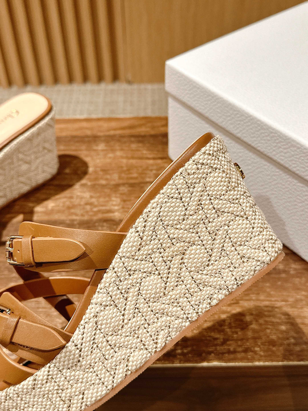 ATTITUDE WEDGE SLIDE 90MM IN BROWN ADJUSTABLE STRAPS CALFSKIN CANVAS SOLE