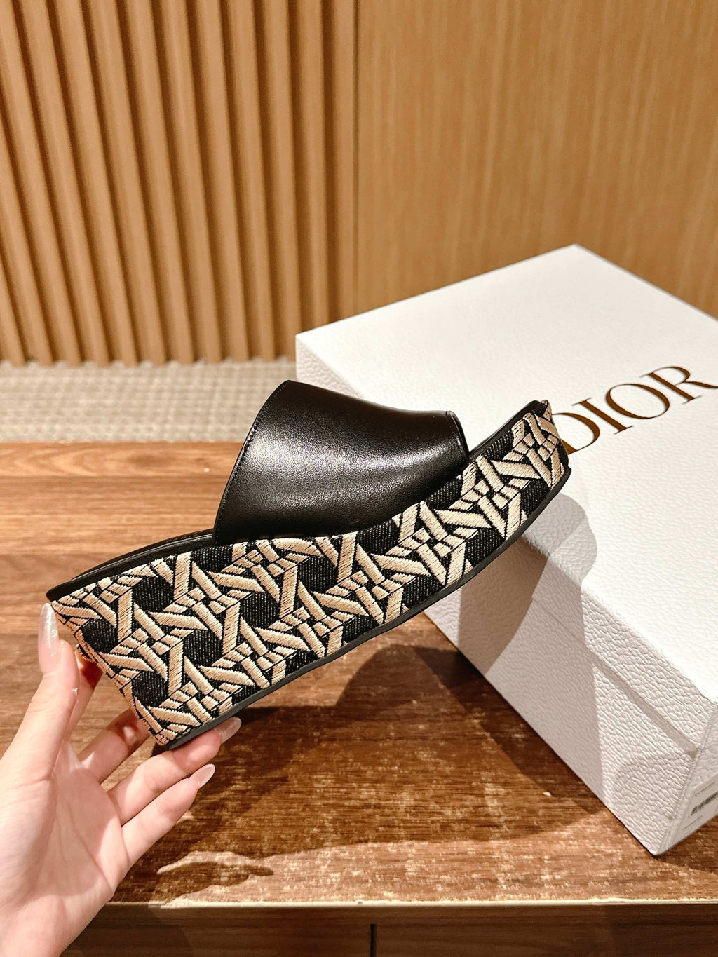 ATTITUDE WEDGE SLIDE 90MM IN BLACK CALFSKIN CANVAS SOLE