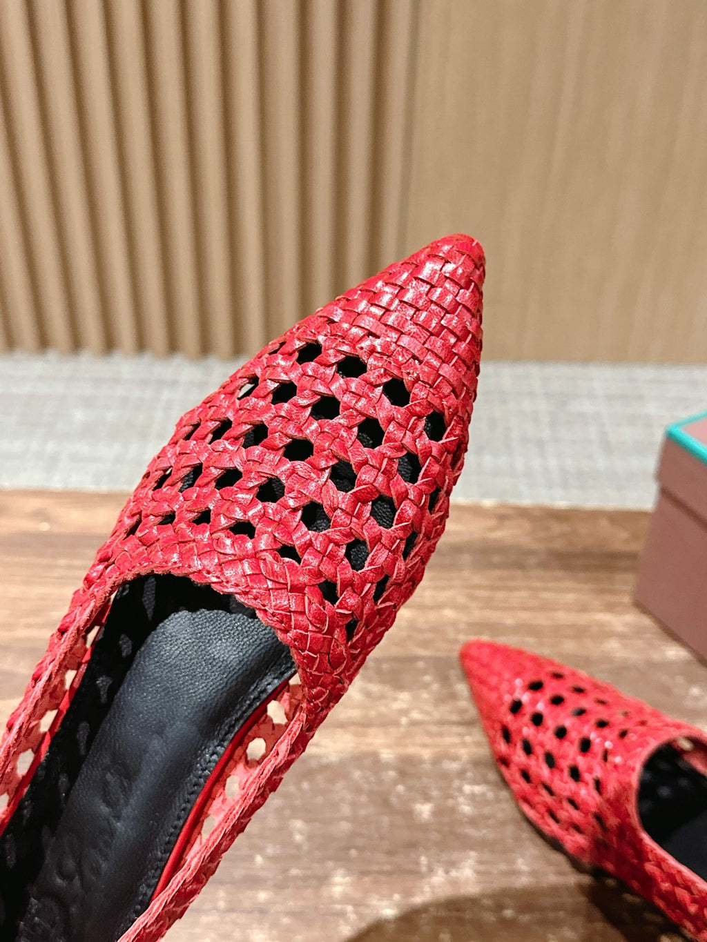 LP POINTED-TOE BALLET FLATS 25S IN RED LAMBSKIN