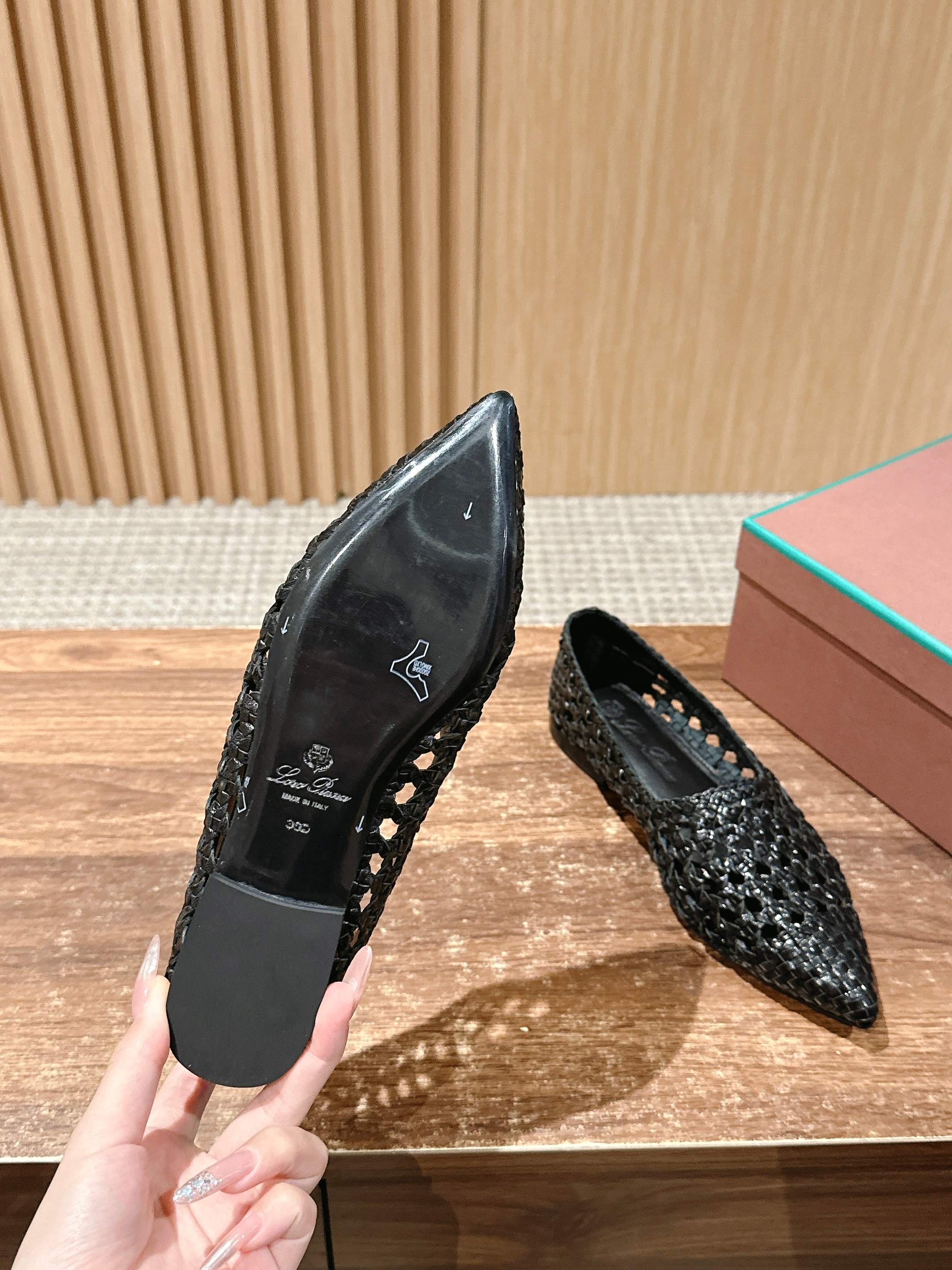 LP POINTED-TOE BALLET FLATS 25S IN BLACK LAMBSKIN