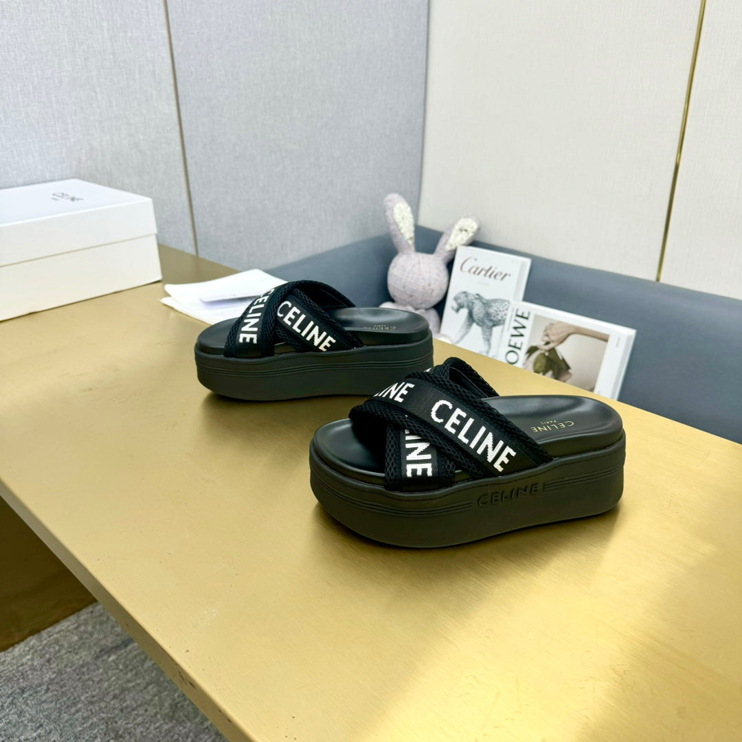 BLOCK SLIDE CROSS-STRAP IN BLACK MESH NYLON AND TEXT WITH JACQUARD