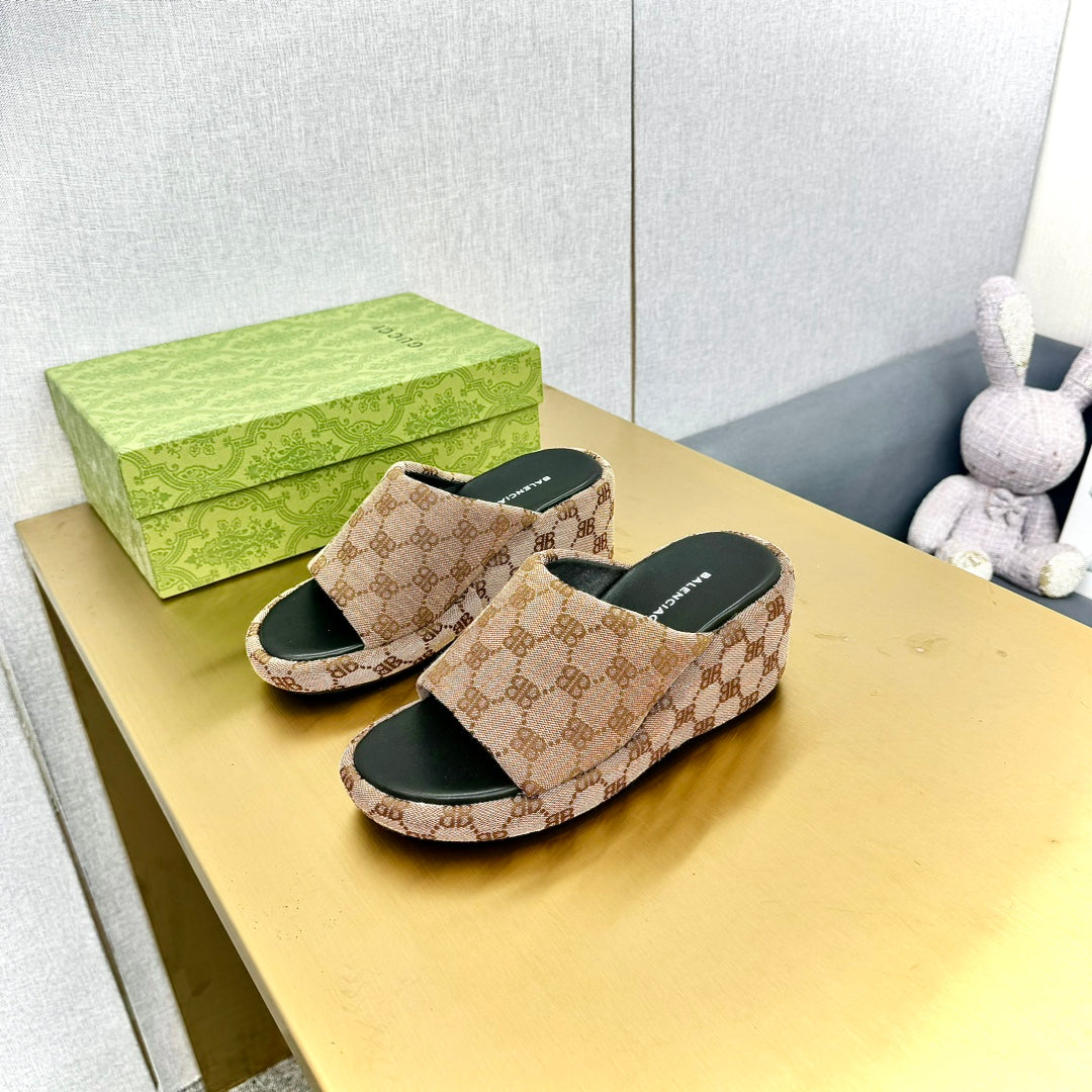 WEDGE SANDALS IN LIGHT BROWN MONOGRAM JACQUARD FABRIC