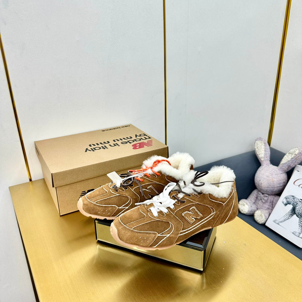 MIUXNB 530 SNEAKERS IN BROWN SUEDE SHEARLING