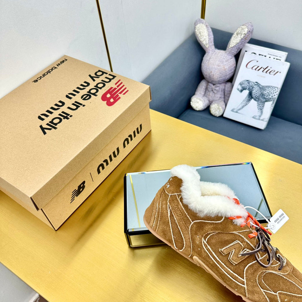 MIUXNB 530 SNEAKERS IN BROWN SUEDE SHEARLING