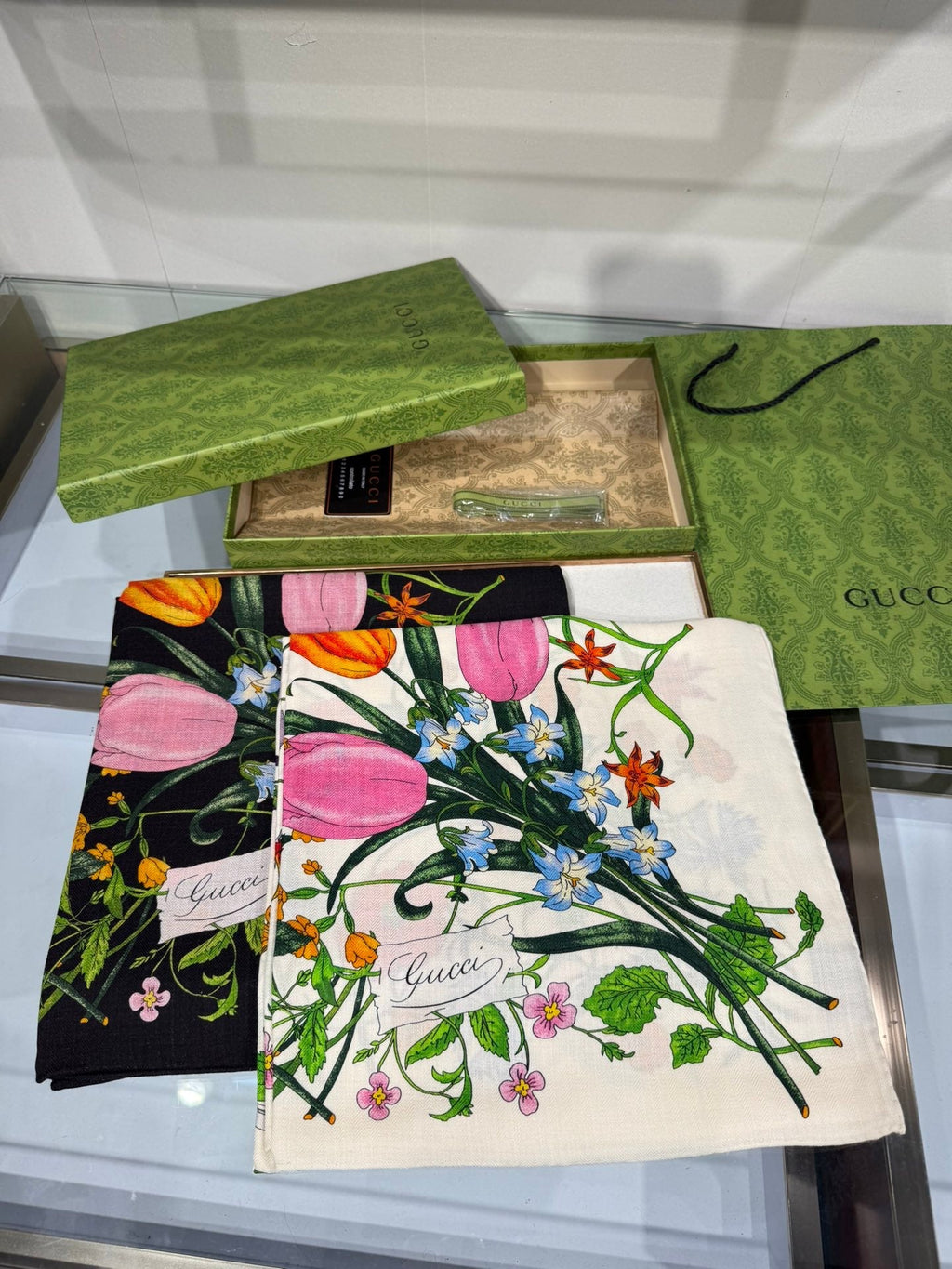 GUCCI 25S SCARF 140 IN CASHMERE 636340