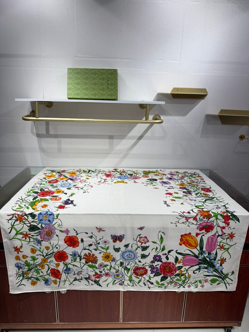 GUCCI 25S SCARF 140 IN CASHMERE 636340