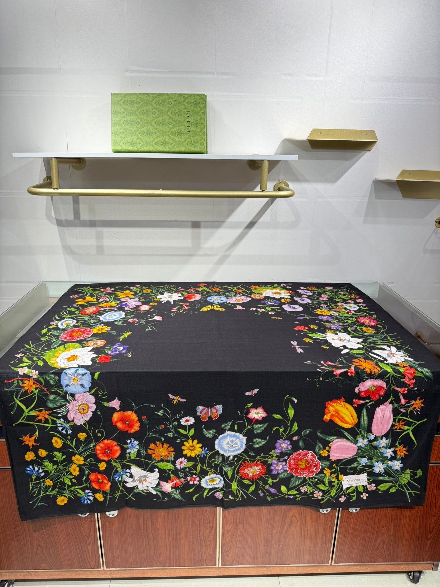 GUCCI 25S SCARF 140 IN CASHMERE 636339