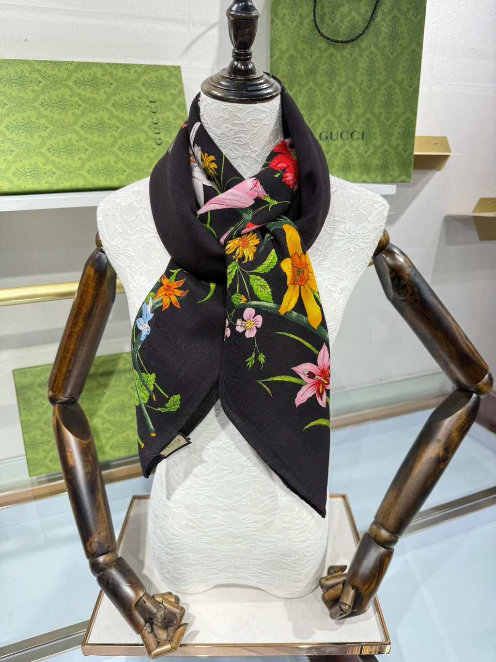 GUCCI 25S SCARF 140 IN CASHMERE 636339