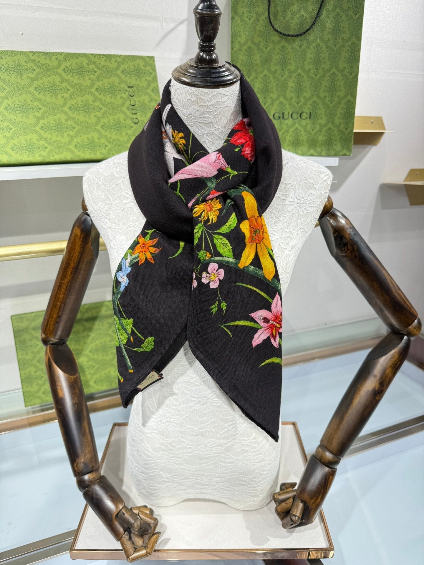 GUCCI 25S SCARF 140 IN CASHMERE 636339