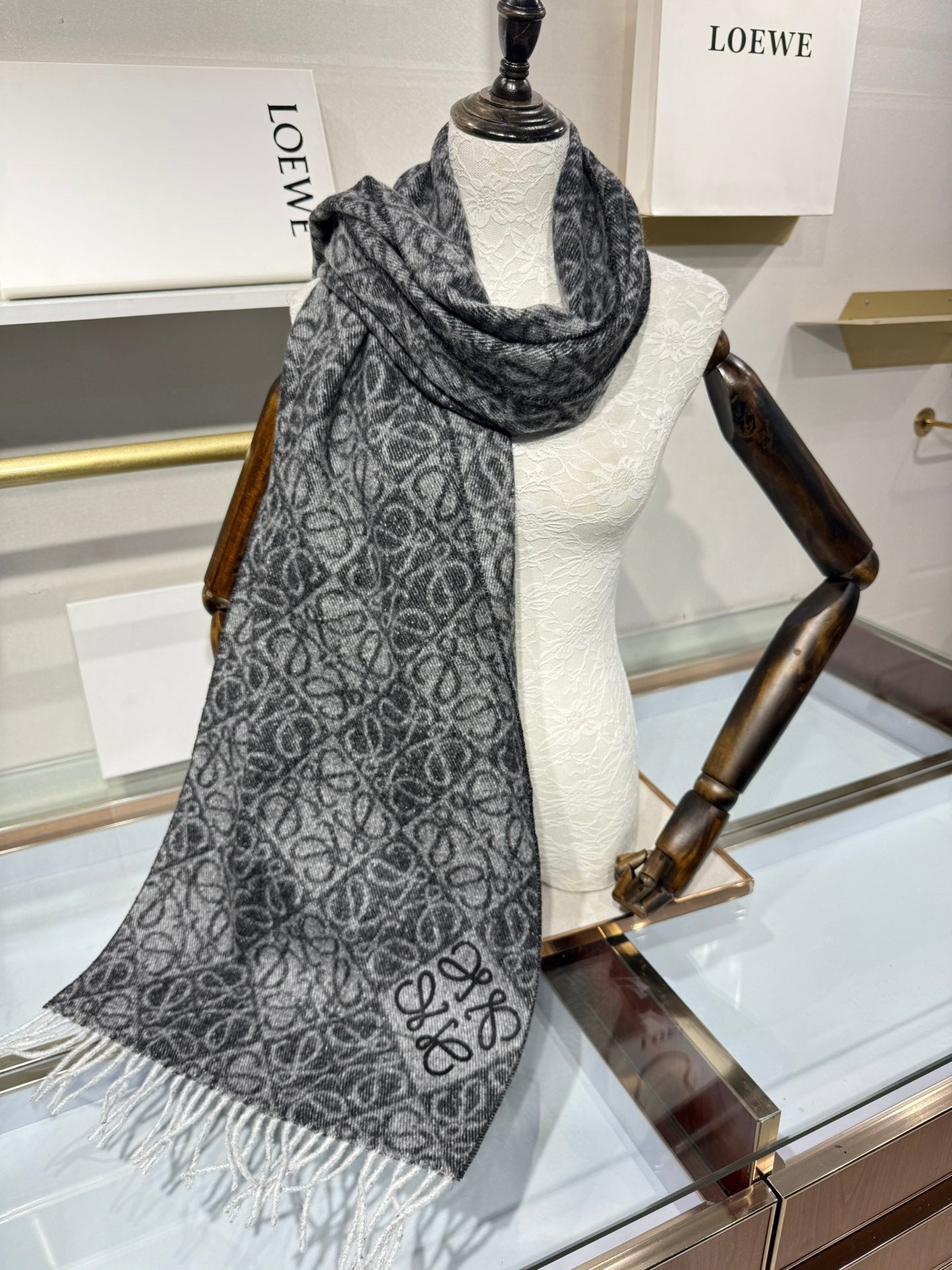 LOEWE 25S SCARF 180 IN CASHMERE WOOL 706573